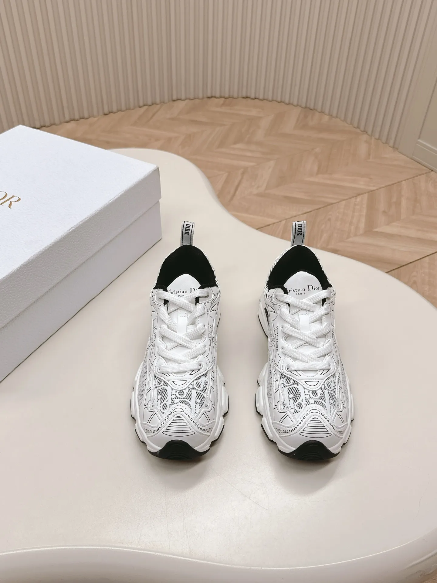 👟👟Ex-factory price 620👟👟 Hot item, star model 2024 main hot item, the newly released Dior Chrono new casual sports shoes, running shoes, dad shoes are really cool, full of futuristic feeling! Really cool! Once again interpreting Dior's concept of cool fashion, the lucky star will bless you with good luck. The new EVA sole is super light and super soft! A perfect replica of the original! Fully matched material and mold! ! 35-40